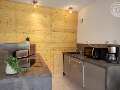 Gîte au cœur du Parc du Pilat avec cheminée et terrasse privative - FR-1-496-340 (Gite au cœur du Parc du Pilat avec cheminee et terrasse privative - FR-1-496-340) in Le Bessat