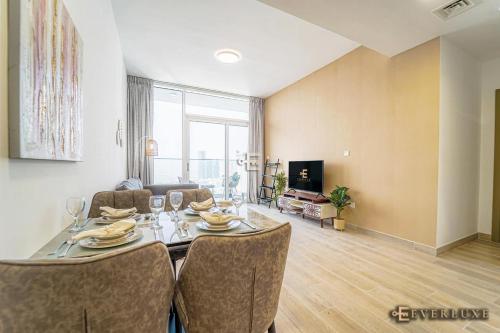 Modern 1br Retreat In Jvc Spacious Balcony Gym, Dubai (Foto 2)