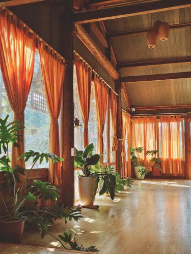 Exterior view, Goc Homestay & Cocktail bar in Moc Chau Night Market in Moc Chau