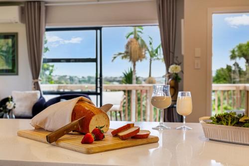 Most Peaceful & Private City Retreat - New AC - CBD 12 KMs & Airport 17KMs Away, Auckland (photo 5)