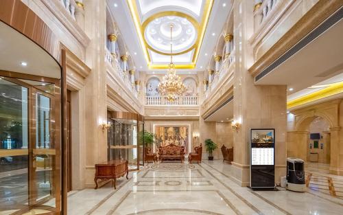 Vienna International Hotel Shanghai Pudong International Toursim Resort Airport in Pudong Int'l Airport and New District