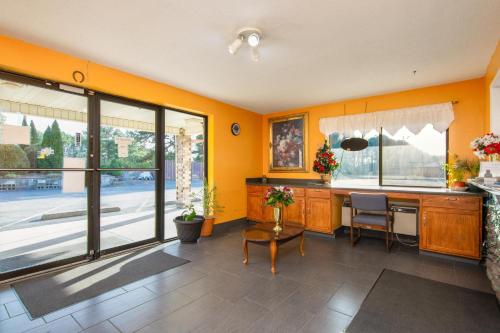 Előcsarnok, Budget Host Inn by Hotel O Portland near I-65 in Portland (TN)