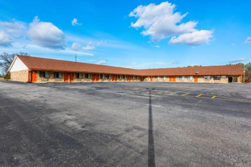 Budget Host Inn by Hotel O Portland near I-65