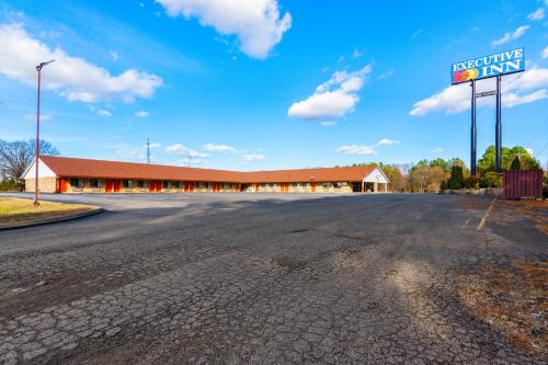 Budget Host Inn by Hotel O Portland near I-65