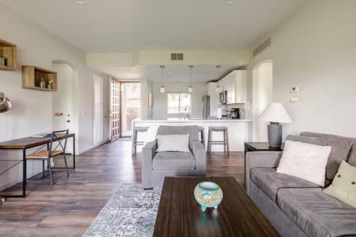 Pristine Desert Escape & Golf Paradise in Cathedral City, USA
