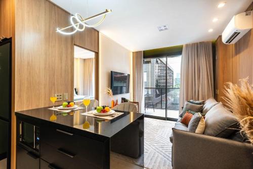 BHaus Faria Lima VN Millennium Vila Olimpia - Grand Apartment Deluxe 47m2 com Vaga de Garagem - 3o andar - Condomínio Alto Padrão - Academia - Piscina - Lavanderia - ml34, São Paulo