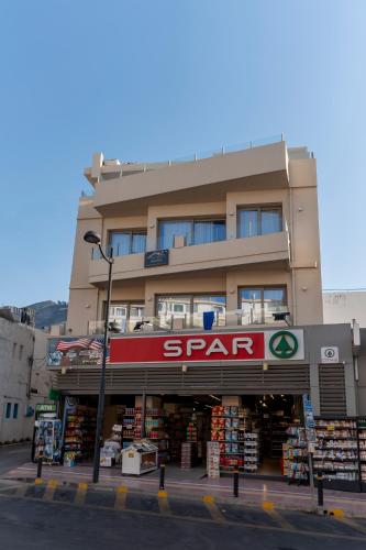 City House - Hersonissos Center - Sleeps 8