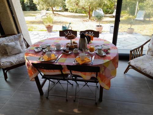 Food and beverages, Ecole Buissonniere in Maure