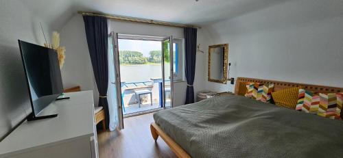 Kilátás, Ihr Ausblick - Charmantes Ferienhaus in Rheinlage - RheinPerle in Wesseling