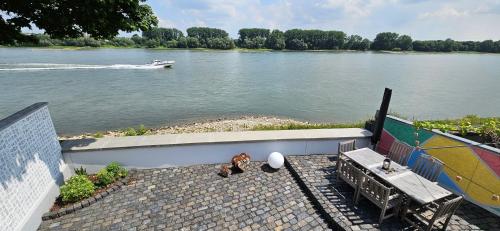 Kilátás, Ihr Ausblick - Charmantes Ferienhaus in Rheinlage - RheinPerle in Wesseling