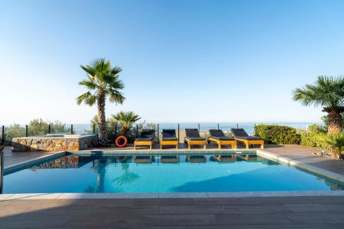 Villa Constandinos - Private Pool - Sleeps 8, Hersonissos