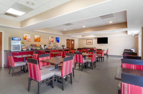 Comfort Inn & Suites Christiansburg I-81 - image 2