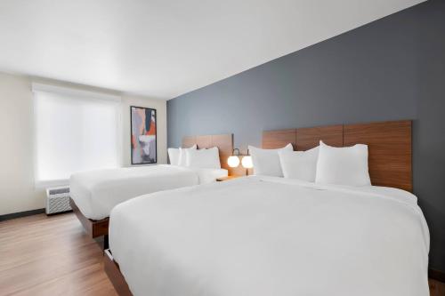 2 queen beds