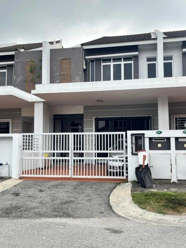 Puteri Elaisha Homestay