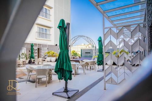 Swimming pool, Roy's Hotel and Convention Center in Tangub