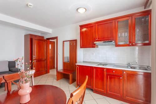 廚房, Apartments Vila Kristina in 巴斯卡沃達