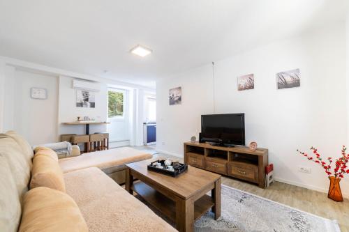 Ferhadija Residence 2-Bedroom Design apartment - Main street