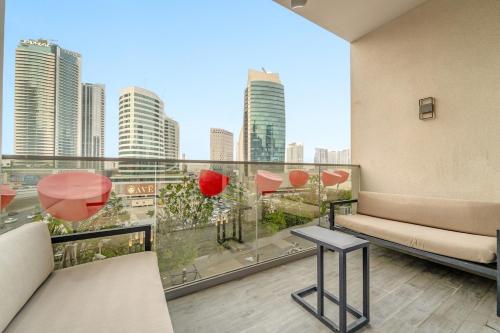 FIRST CLASS 2BR Pool View and near Dubai Mall, Dubai (photo 2)