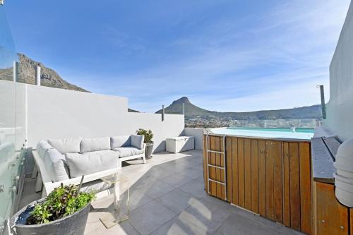 Serene Penthouse with Iconic Views with Private Pool in 維里德荷克