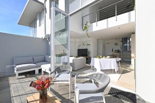 Serene Penthouse with Iconic Views with Private Pool in 維里德荷克