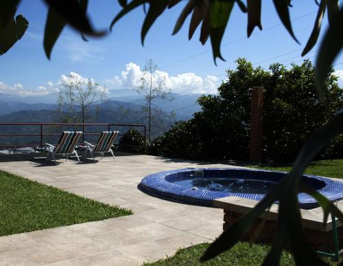 Karstais baseins, Finca Hotel Villa Clara in Chinchina