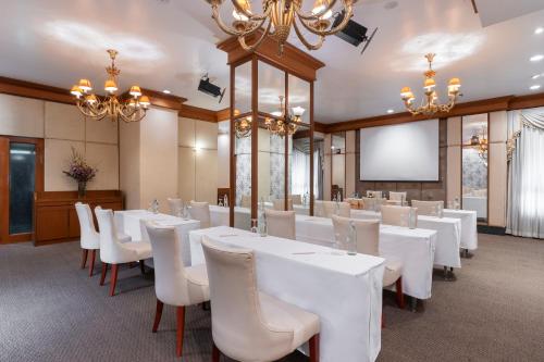 Grand Diamond Suites Hotel - image 14