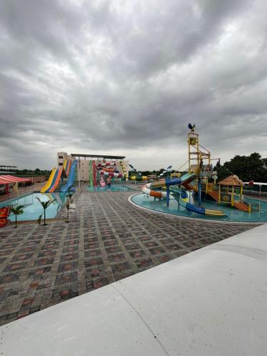 MH 26 Water World