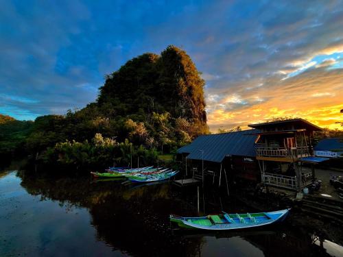 Cottage Pier 2 of Rammang-Rammang in Bonto Lempangan
