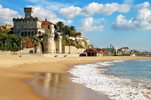 Cascais Accommodations Series in โกเบร