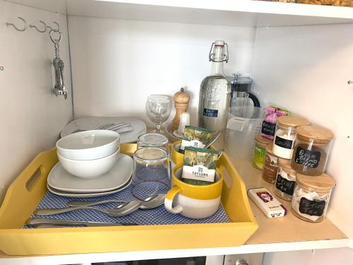 Facilities, En-suite room near forest & sea, with fridge, microwave and TV in Hordle