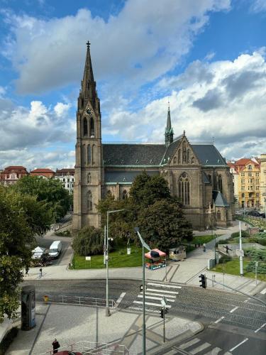 Mystical 2-bed Apartment in heart of Prague, Прага (фото 3)