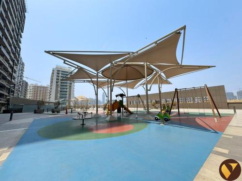 Vogue Elite Sports City One Bedroom Apartment with Balcony with Golf Views, Dubai (Foto 5)