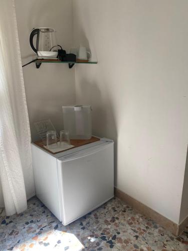 Alvarez De Toledo – Naples, CO