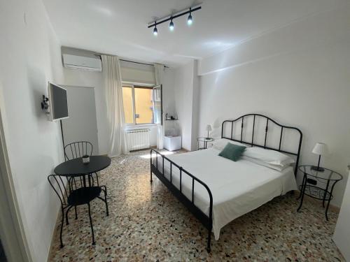 Alvarez De Toledo – Naples, CO