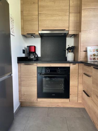 Facilities, T2 cosy avec terrasse et jardin a Belley in Belley