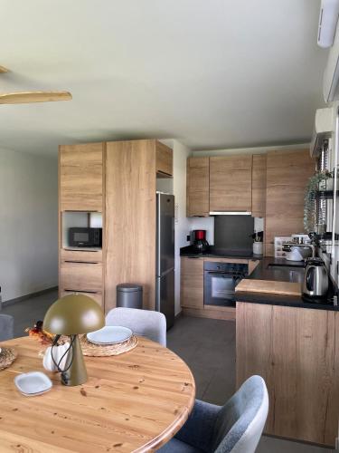 Facilities, T2 cosy avec terrasse et jardin a Belley in Belley