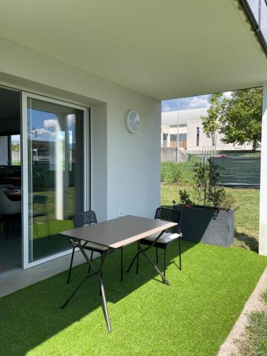 Facilities, T2 cosy avec terrasse et jardin a Belley in Belley