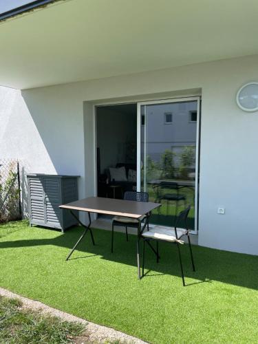 Facilities, T2 cosy avec terrasse et jardin a Belley in Belley