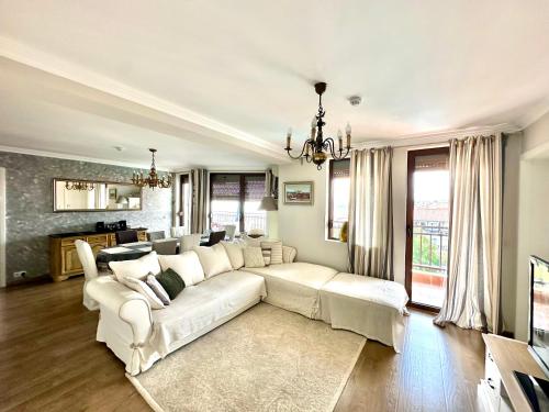 Luxury 3-BR apartment & sky terrace in Sveti Vlas