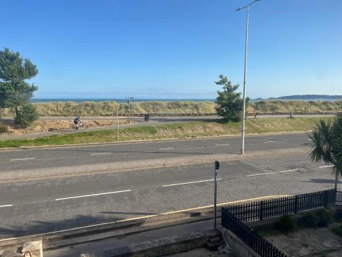 284 - Room 5 - Beachfront - Fantastic sea views in Swansea Városközpont