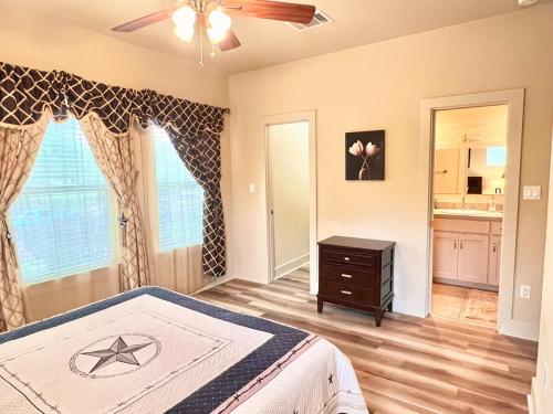 Vacation Home with Whole Home Air Cleaner and Jacuzzi, Austin (photo 3)