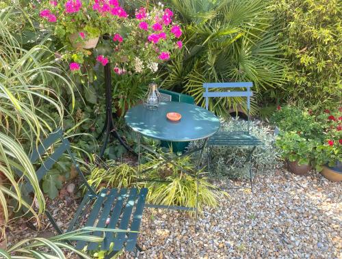 En-suite room near forest & sea, with fridge, microwave and TV in Hordle