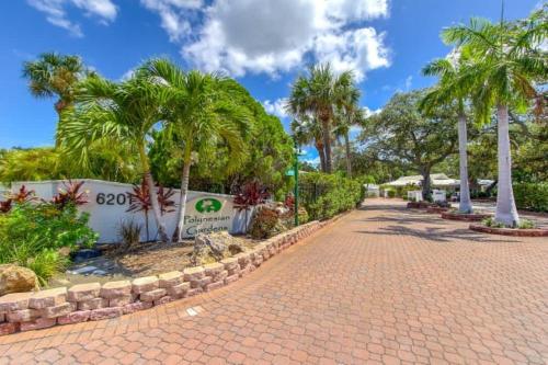 Polynesian Gardens 1116, Siesta Key