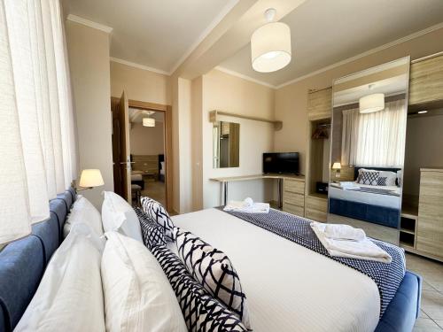 2 bedrooms, 3 beds