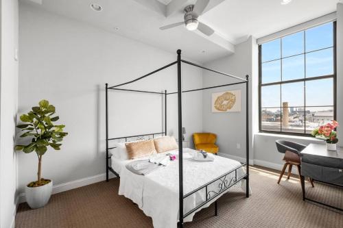 Grand 1br W Rooftop Pool & Gym thumb 3