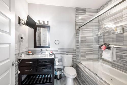Grand 1br W Rooftop Pool & Gym detail