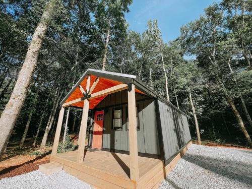 Cabin #10 One Bedroom W Kitchenette in Hartwell, USA