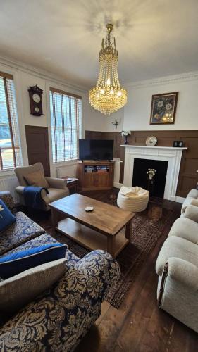 Beautiful 5BR Georgian house