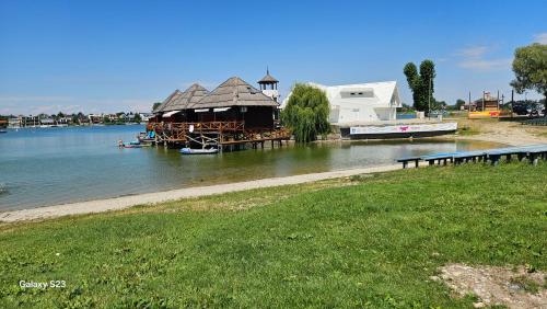 . Houseboat Slnečné jazerá, apartmán 1