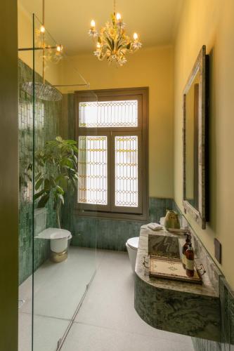 room detail thumbnail 2